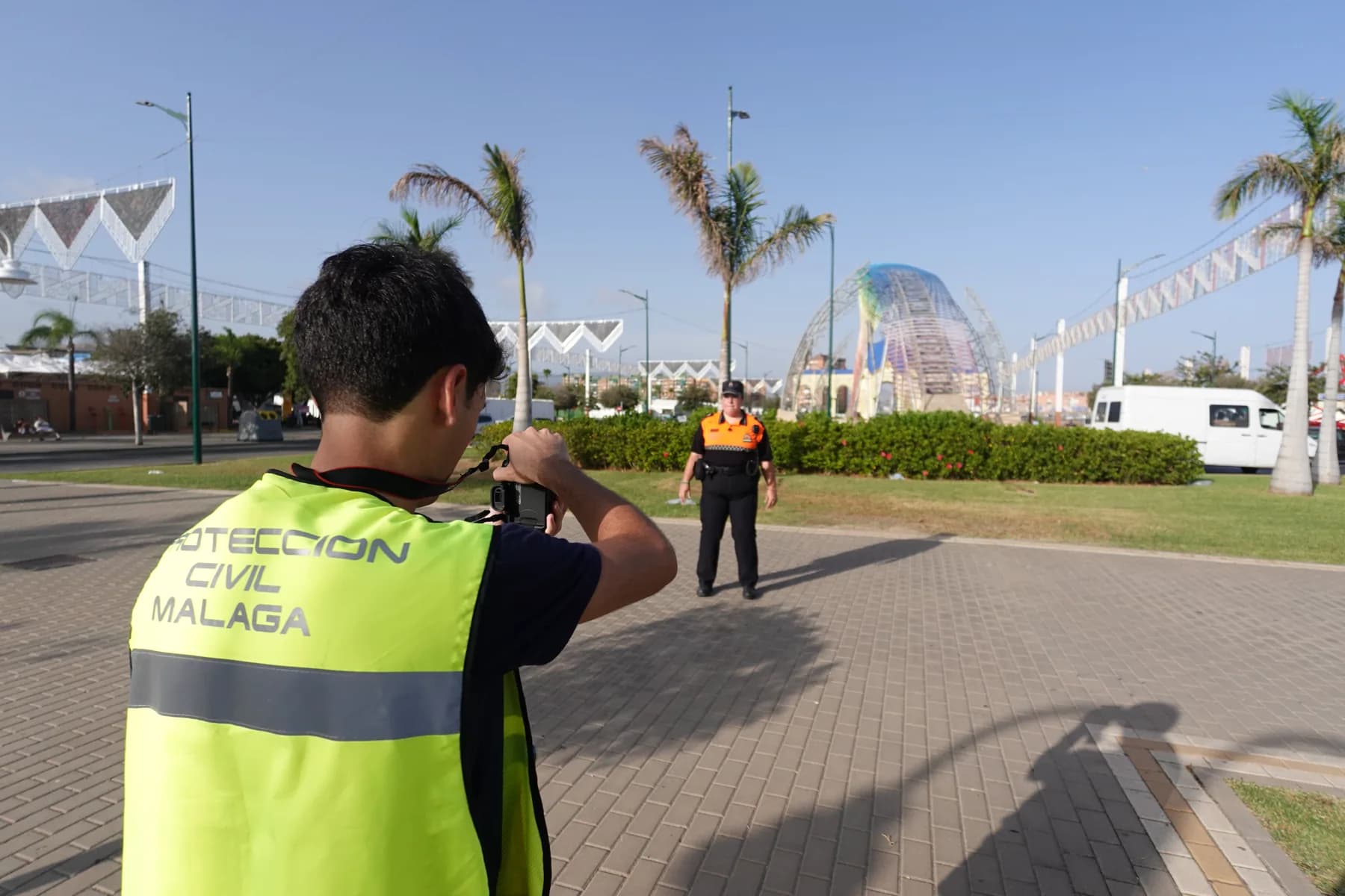 Damián Verde filming a Protección Civil Málaga volunteer during the Feria de Málaga 2026 campaign